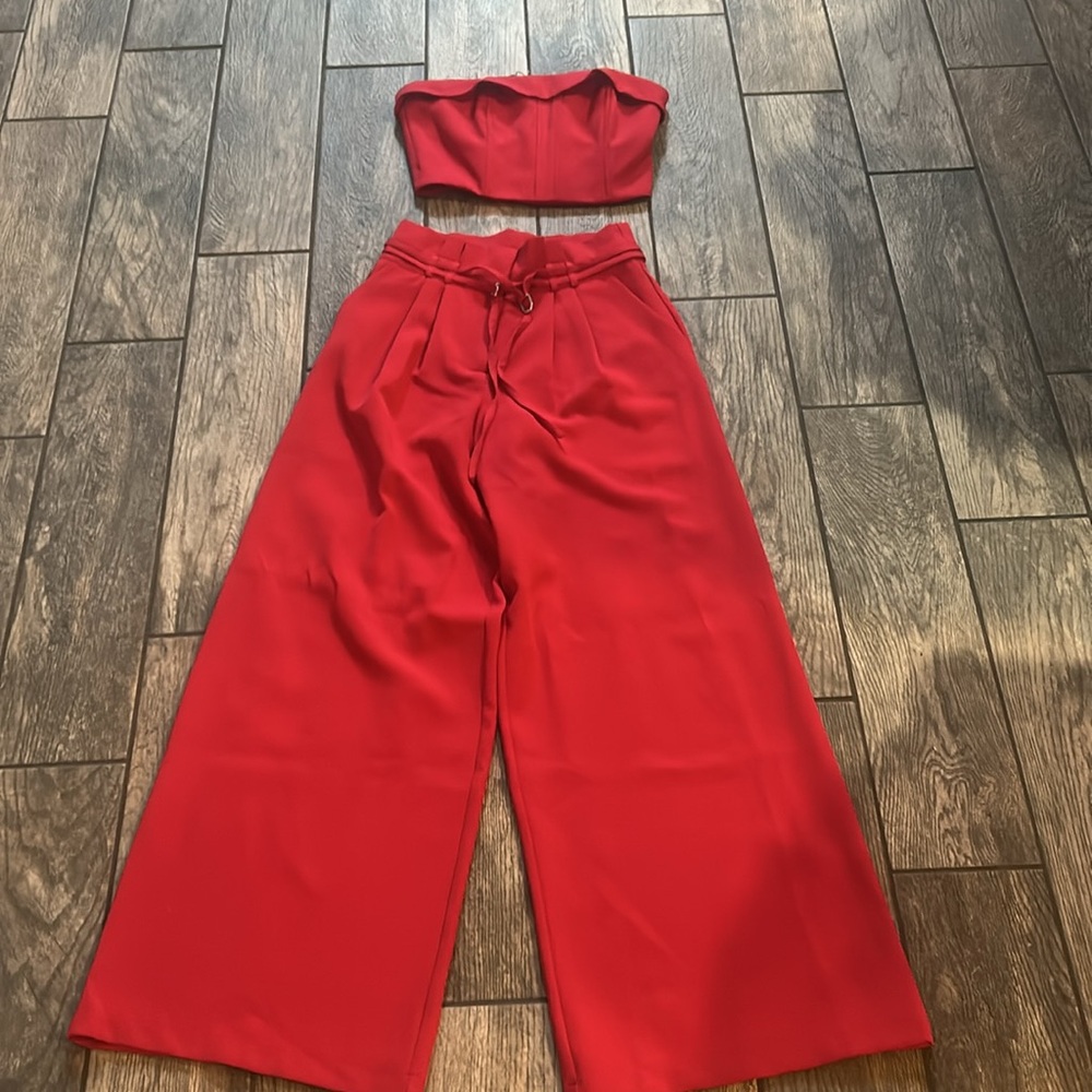 Red Strapless Set - Picture 4 of 10